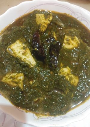 A picture of Palak paneer.