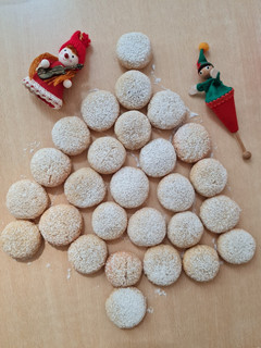 Una foto de Galletas de almendras inspiradas en la tarta de Santiago 🇪🇸