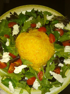 Una foto de Arroz de calabaza 🎃 con ensalada