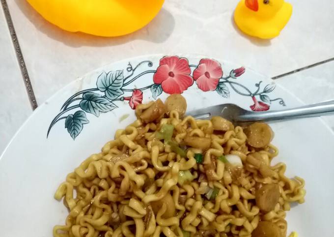 Mie goreng burung dara sosis sederhana dan enak