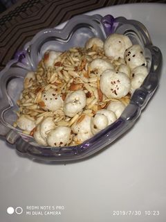 फलाहारी मखाना मिक्स (Falahari makhana mix recipe in Hindi) रेसिपी मुख्य फोटो