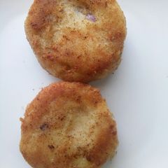 A picture of Cheesey potato patty.