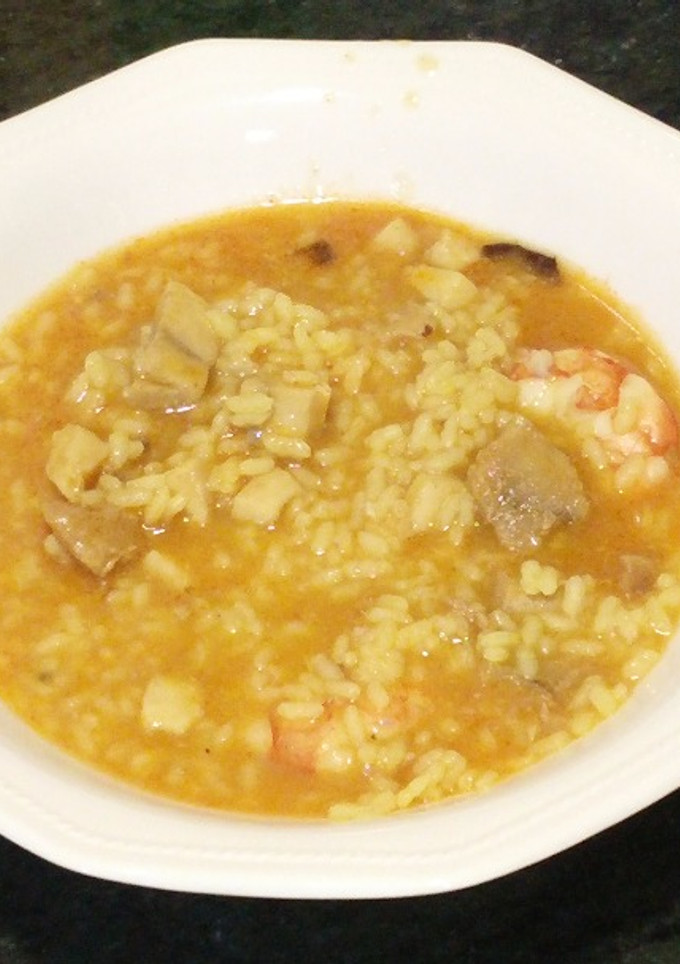 Una foto de Arroz meloso con pescado y marisco al estilo de Mariaje (videoreceta)
