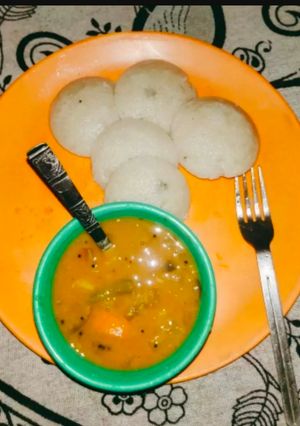 पके चावल की इडली (Pake chawal ki idli recipe in Hindi) रेसिपी मुख्य फोटो