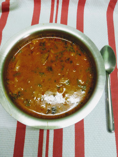 மட்டன் குழம்பு (Mutton kulambu recipe in tamil) செய்முறை முக்கிய புகைப்படம்