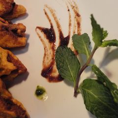 A picture of Stuffed Bread Pakodas.