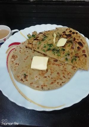 A picture of Cilantro and Radish Paratha.