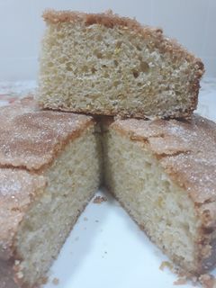 Una foto de Coca de cuarto con limón y leche desnatada