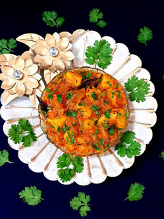 કાંદા બટાકા નું શાક (Kanda Bataka Shak Recipe In Gujarati) રેસીપી મુખ્ય ફોટો