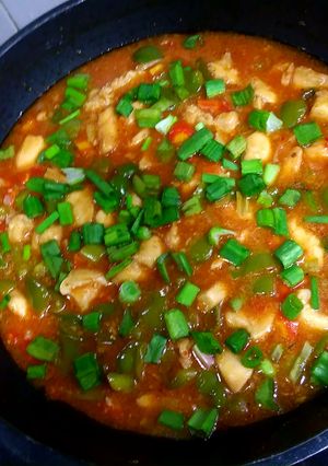A picture of Chicken Shashlik with gravy.