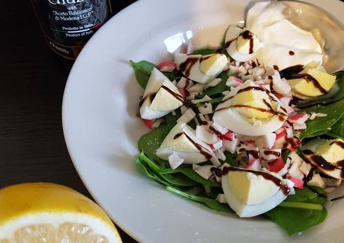 Салат со шпинатом и сметаной