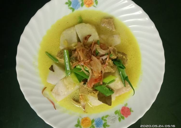 Lontong gulai empal