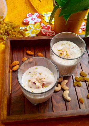 ठंडाई (thandai recipe in Hindi) रेसिपी मुख्य फोटो