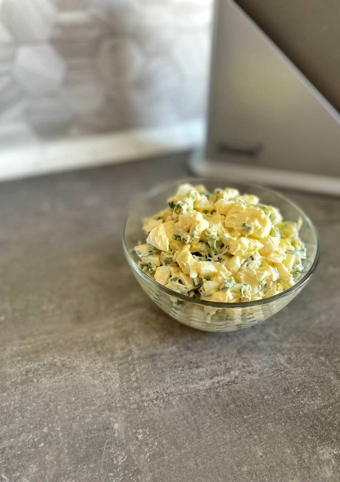 Салат з зеленою цибулею і яйцем🥗