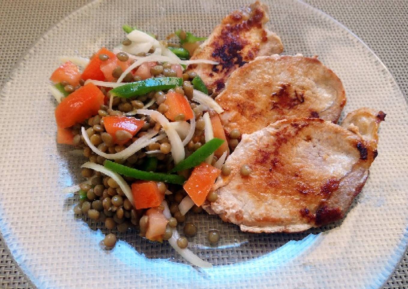 Ensalada de lentejas con bondiola de cerdo