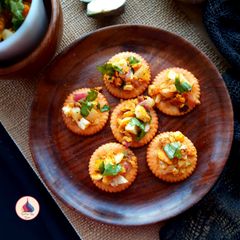 A picture of Chatpata Water Chestnut Tandoori Bites (cracker canapes).