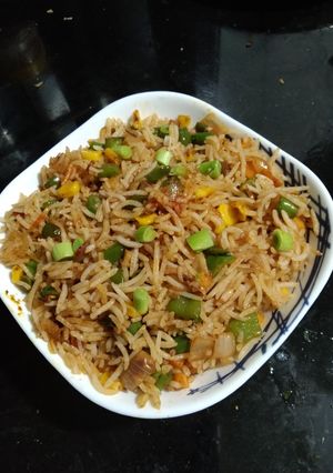 સેઝવાન પુલાવ (Sechzwan Pulav Recipe In Gujarati) રેસીપી મુખ્ય ફોટો