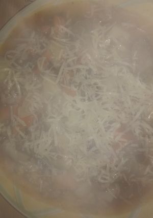 Una foto de Guiso de lentejas con carne y arroz🍲