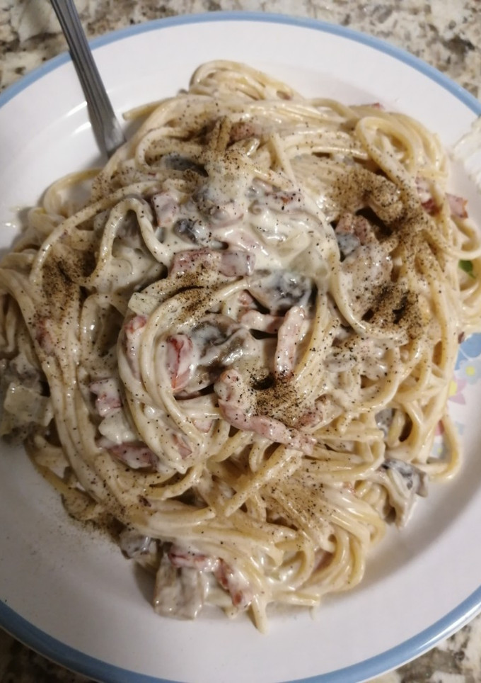 Una foto de Espaguetis carbonara con roquefort