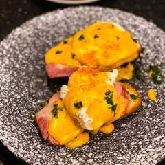 รูปของ Benedict eggs with ham