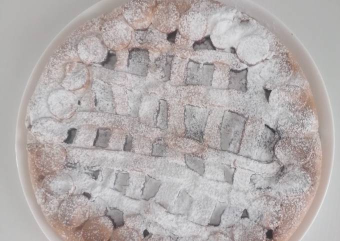 Crostata con confettura di ciliege e frutti di bosco