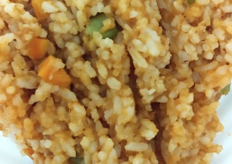 Bagaimana Menyiapkan Rice cooker nasi goreng tuna sambal balado, Enak Banget