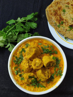 રાજસ્થાની ગટ્ટા નું શાક (Rajasthani Gatta Shak Recipe In Gujarati) રેસીપી મુખ્ય ફોટો