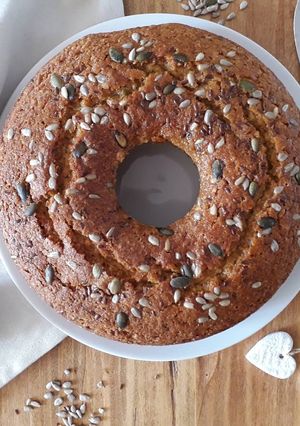 Foto di Ciambellone con farina integrale e semi oleosi