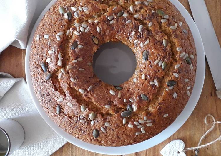 Ciambellone con farina integrale e semi oleosi