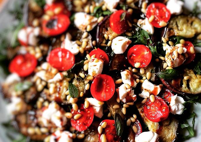 Салат из запеченных баклажанов и творожного сыра