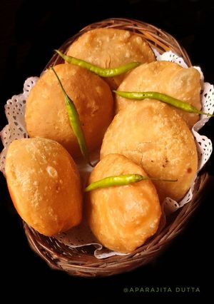 মুগ ডাল খাস্তা কচুরি (Moong Daal khasta kachori recipe in Bengali) রেসিপির প্রধান ছবি