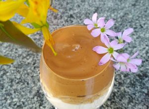 Hình của món Dalgona coffee.