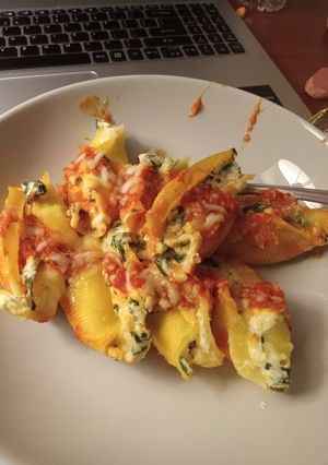 A picture of Stuffed Pasta Shells.