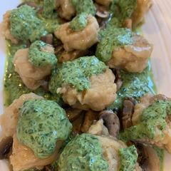 A picture of Low carb cauliflower gnocchi with low fat spinach-mint-yoghurt sauce & mushrooms for Jamo.