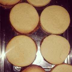 Una foto de Alfajores de maizena ♡