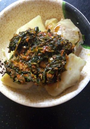 A picture of Sweet petatoes with veggies.