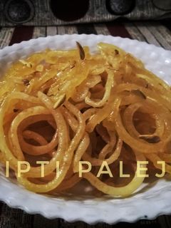 ઇન્સ્ટન્ટ જલેબી (Instant Jalebi Recipe In Gujarati) રેસીપી મુખ્ય ફોટો