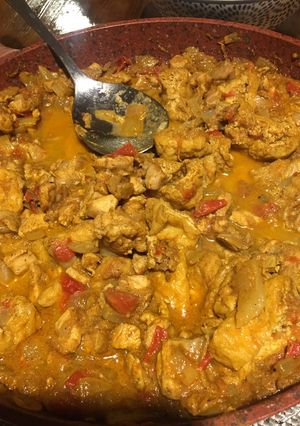 A picture of Indian Chicken Curry and tofu.