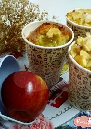Una foto de Muffins de manzana en vasos de café💪☕