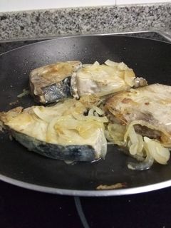 Una foto de 🐟 Bonito encebollado