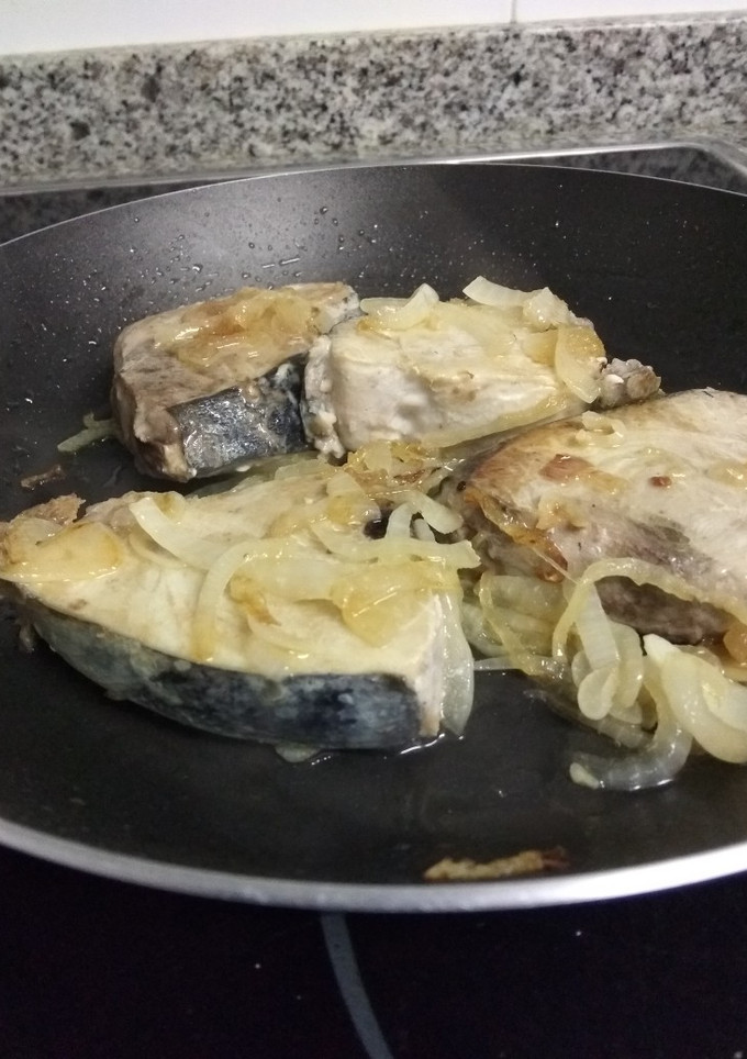 Una foto de 🐟 Bonito encebollado
