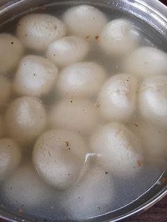 रसीले रसगुल्ले (Raseele rasgulle recipe in Hindi) रेसिपी मुख्य फोटो