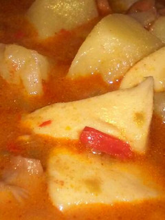 Una foto de Níscalos con patatas y sepia