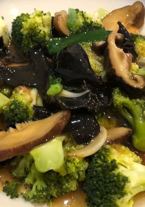 Foto resep Ala Resto: Brokoli Jamur saus tiram dijamin enak untuk Imlek