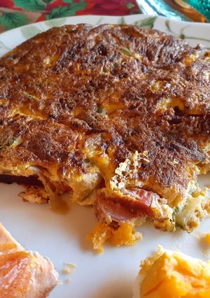 Una foto de Tortilla de verduras tipo omelette