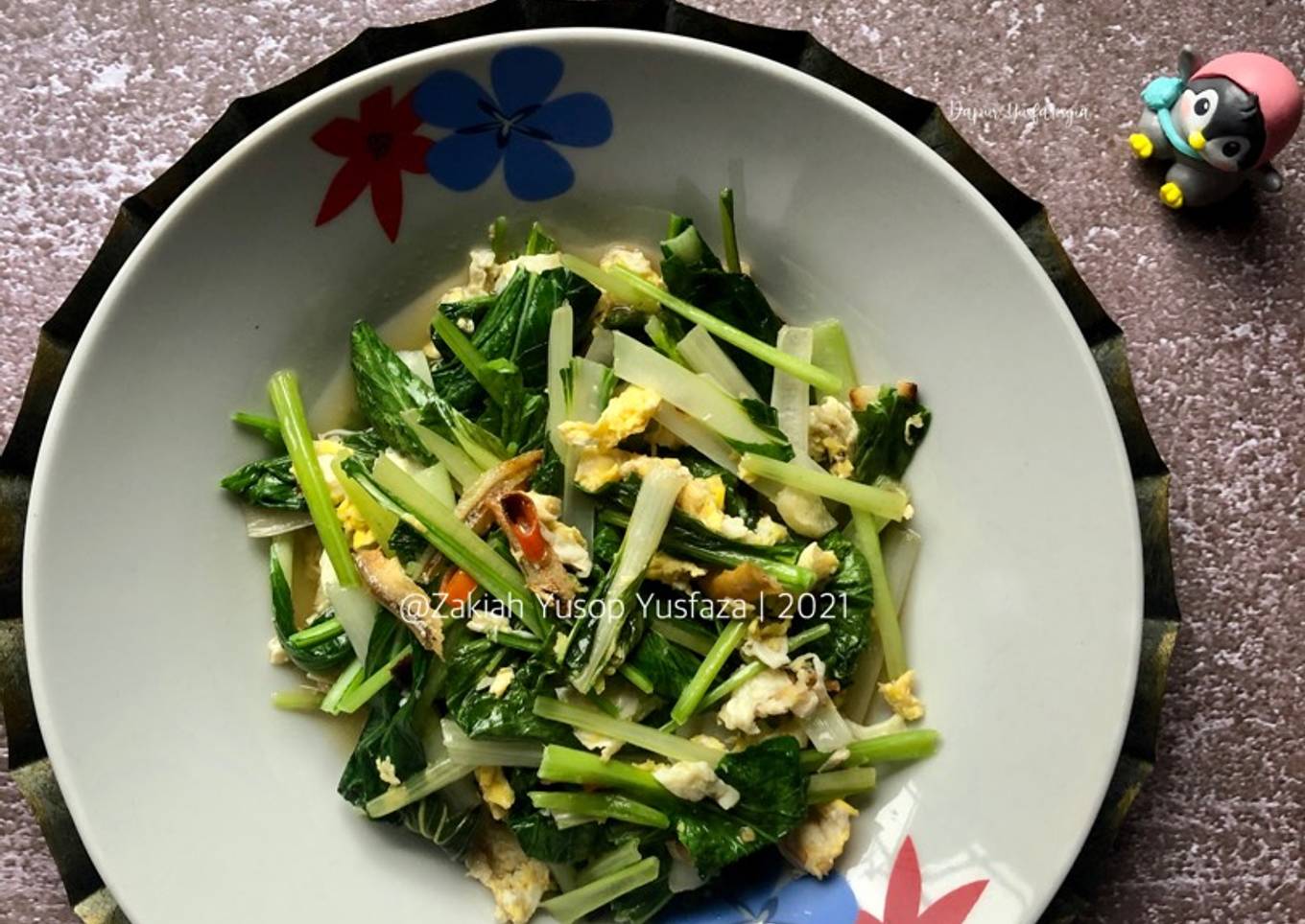 Telur goreng dengan sawi