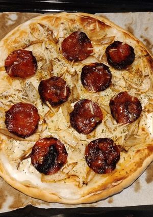 Une photo de Pizza/flamenkuche au chorizo