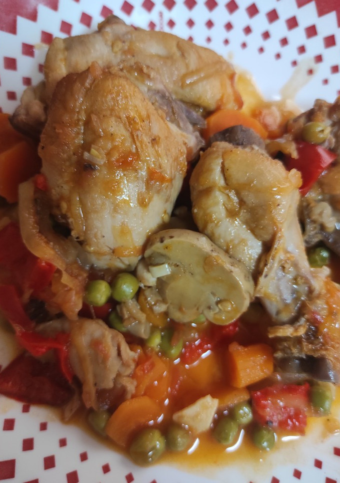 Una foto de Pollo a la jardinera