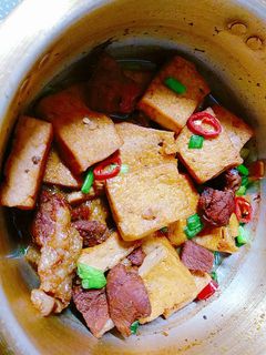 Hình của món Thịt nấu đậu phụ.