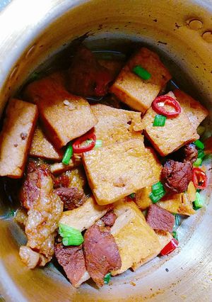 Hình của món Thịt nấu đậu phụ.